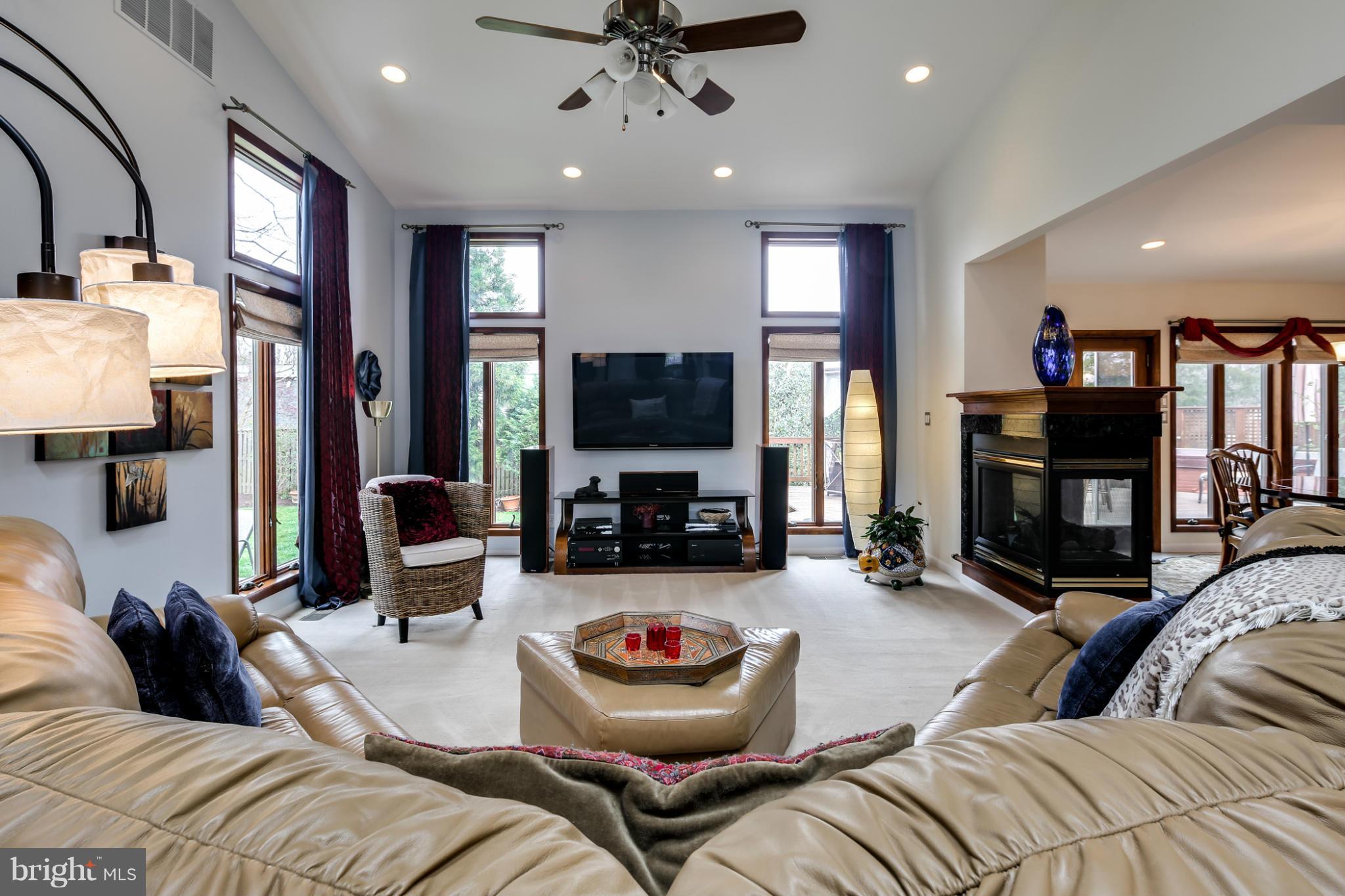 9801 Clydesdale Street Potomac, MD 20854 - Photo 4 of 30 Family Room