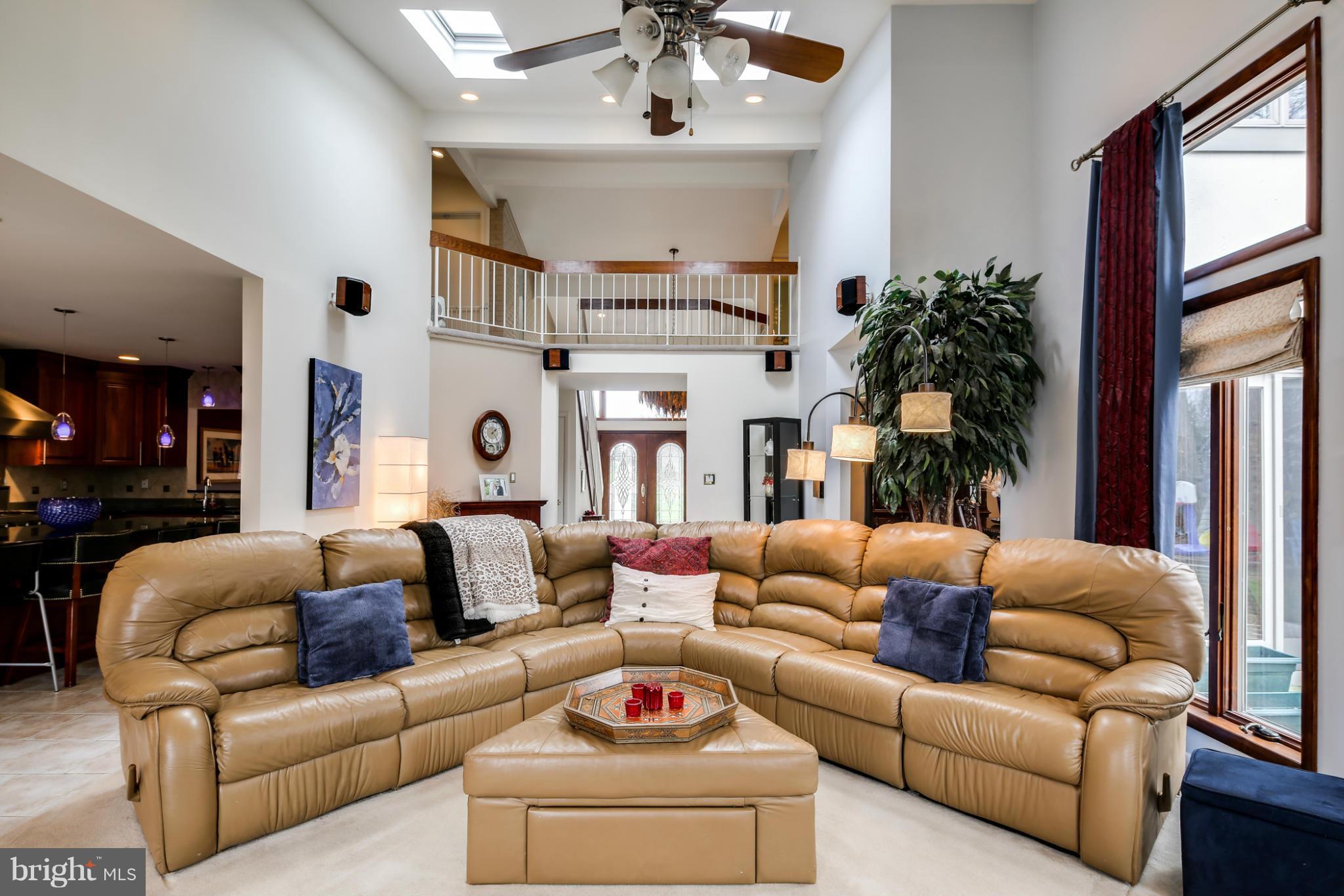 9801 Clydesdale Street Potomac, MD 20854 - Photo 5 of 30 Family Room