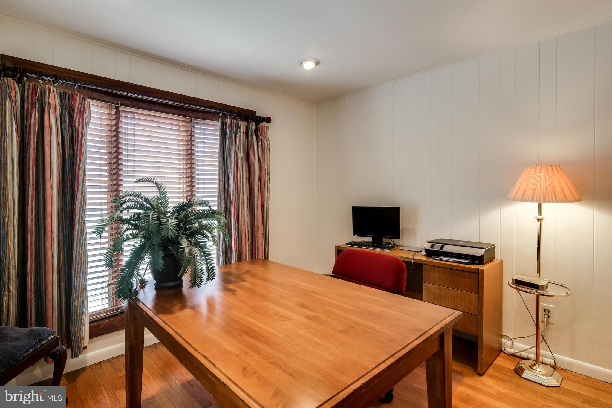 9801 Clydesdale Street Potomac, MD 20854 - Photo 9 of 30 Interior (General)