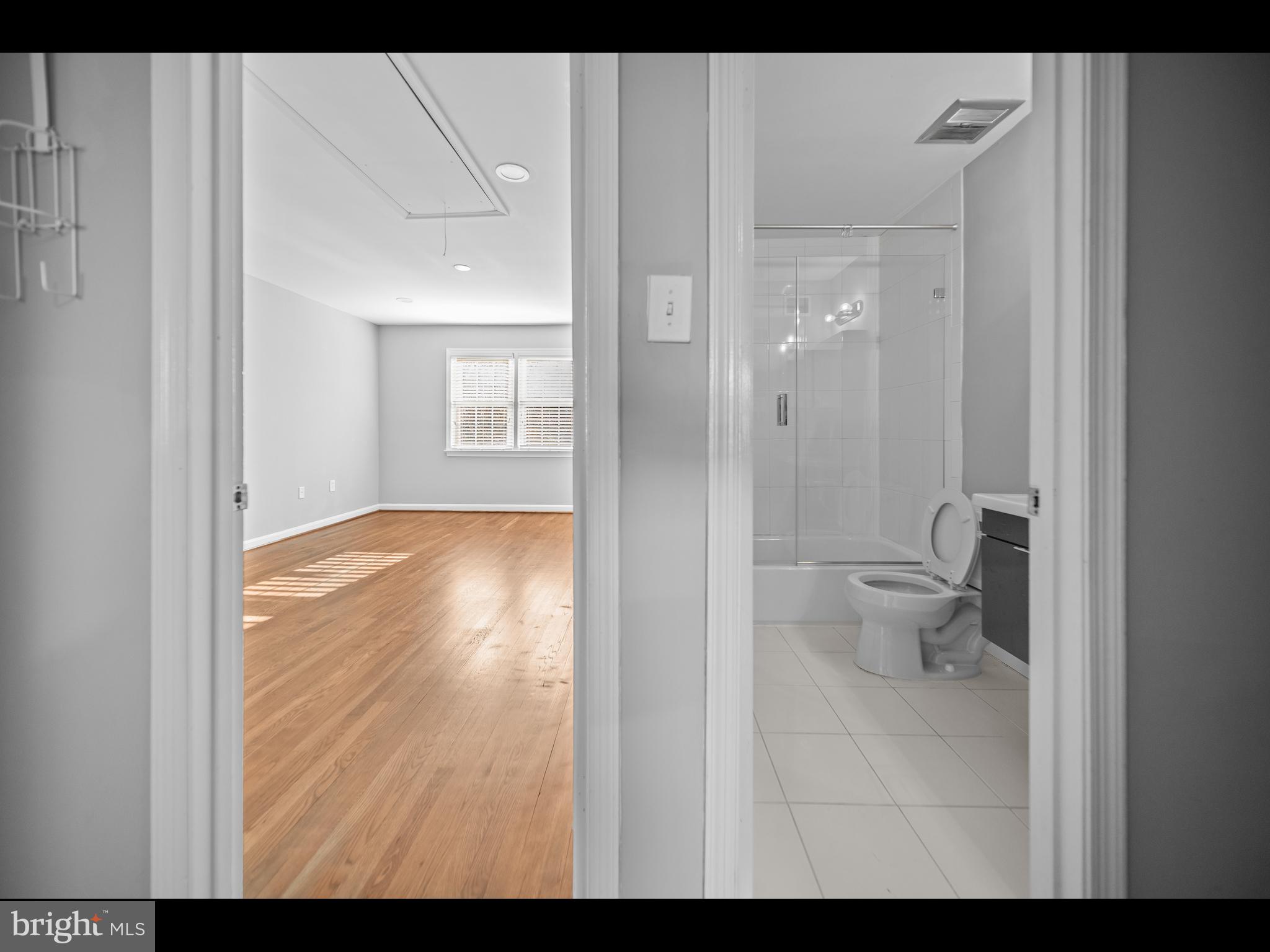 1609 Dunterry Place McLean, VA 22101 - Photo 33 of 36 a view of bathroom and a bathroom