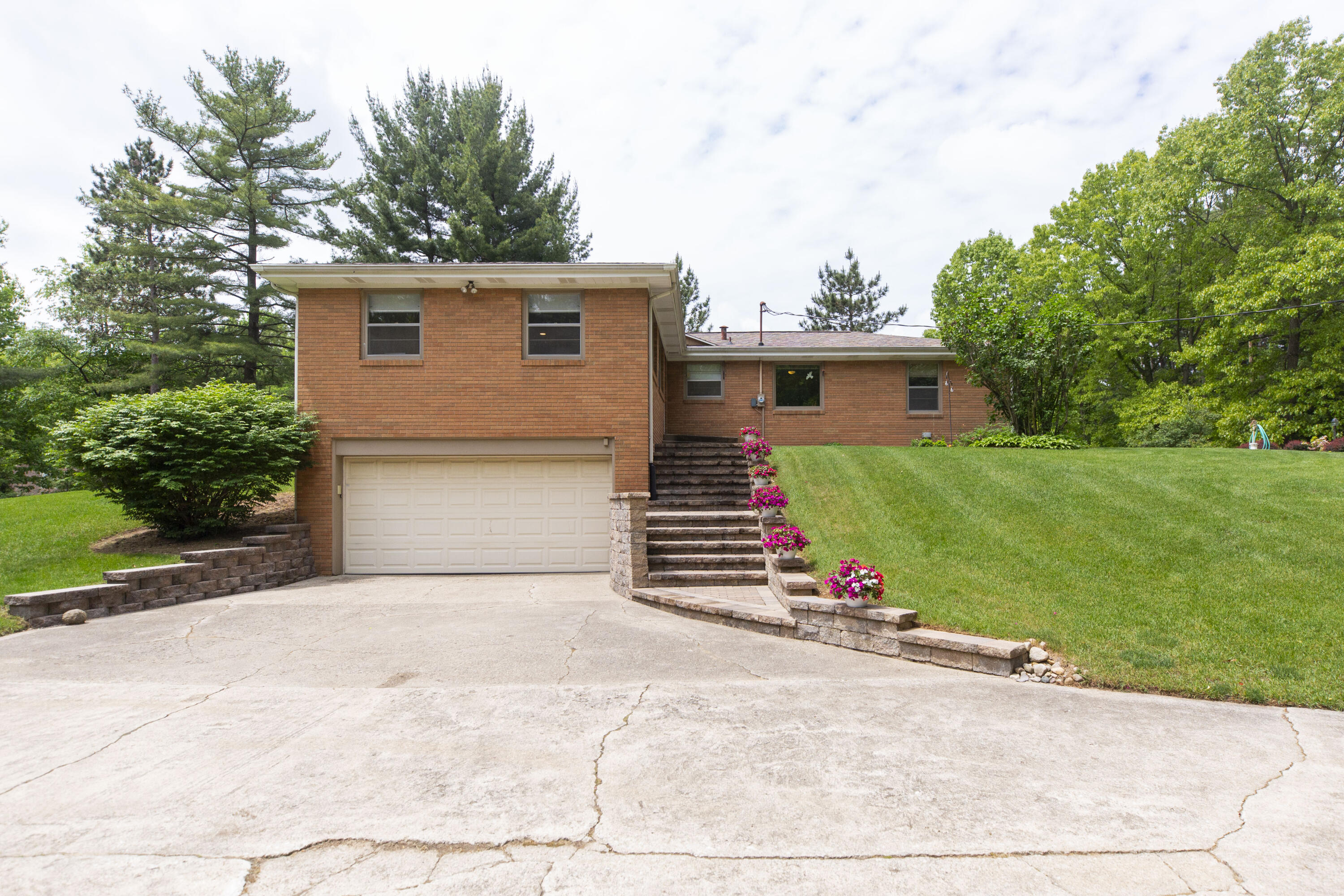 2080 Harrah Road Niles, MI 49120 - Photo 5 of 51 Exterior