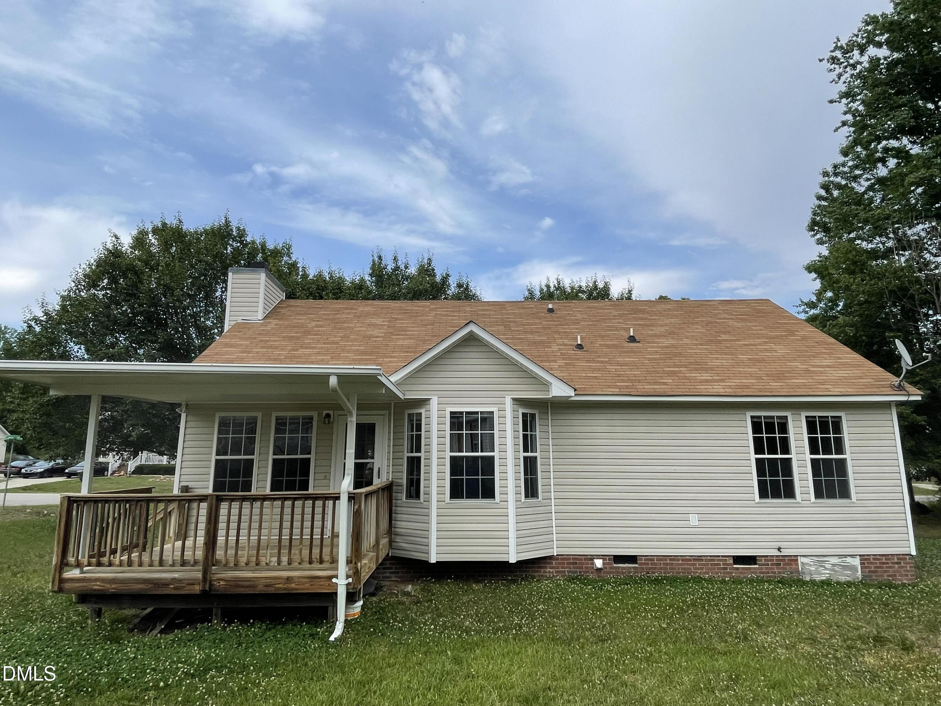 1008 Laurel Leaf Road Zebulon, NC 27597 - Photo 3 of 21 03_beyc6a0e26ce1acb5