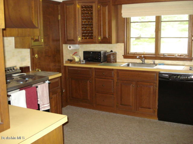 47 Valentine Road Pittsfield, MA 01201 - Photo 5 of 21 Kitchen