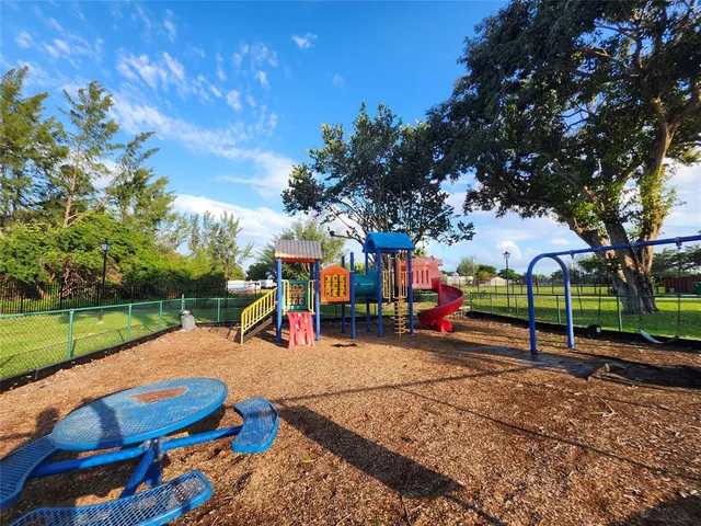 $265,000 | 3027 East Missionwood Lane, Unit B, Hollywood, FL 33025