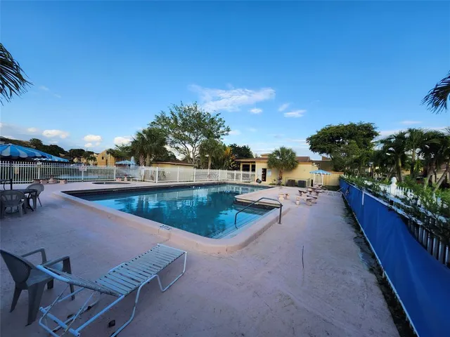$265,000 | 3027 East Missionwood Lane, Unit B, Hollywood, FL 33025