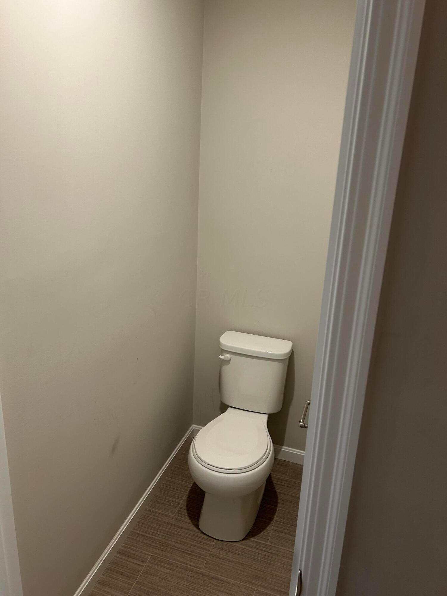 4853 Amber Crossing Road Columbus, OH 43232 - Photo 31 of 39 Primary water closet