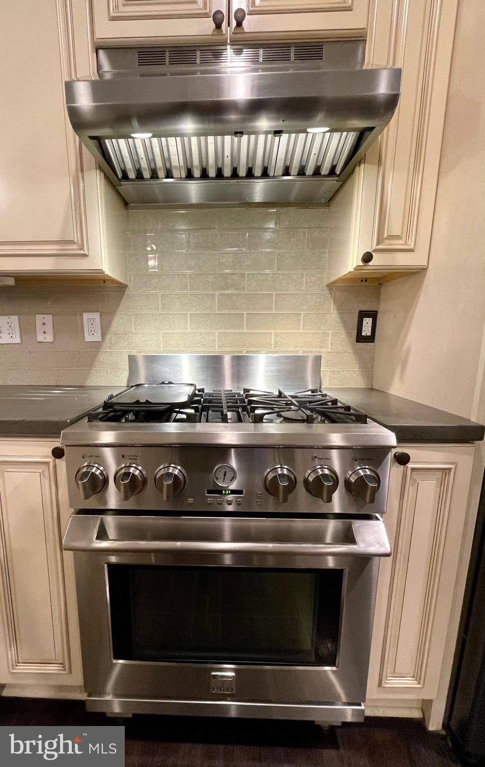 606 Cedarcroft Road Baltimore, MD 21212 - Photo 9 of 47