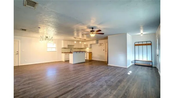 $180,000 | 208 Miller Street, Mount Vernon, TX 75457