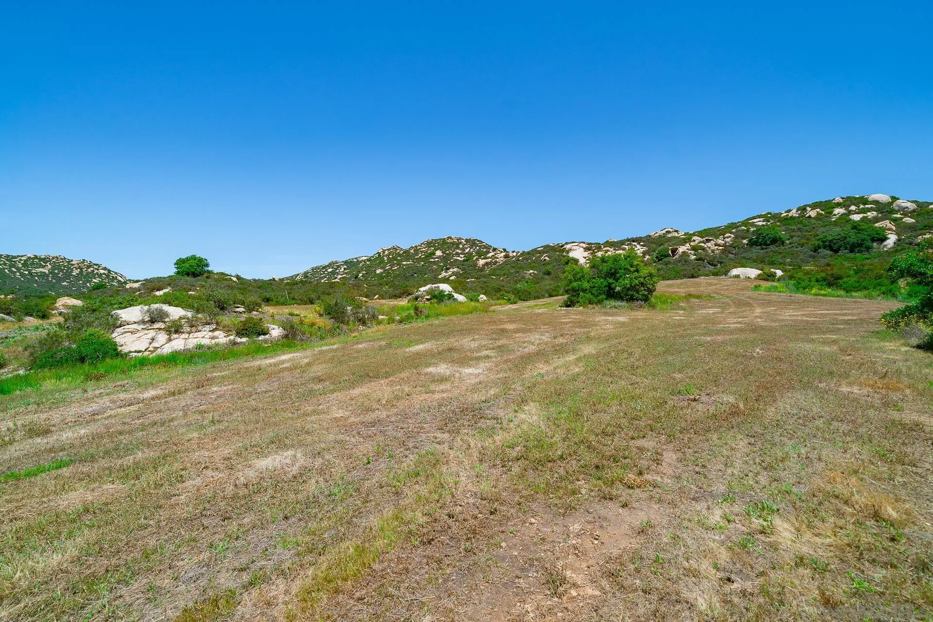 Rainbow Heights Road Fallbrook, CA 92028 - Photo 4 of 19 a view of a road with an ocean view