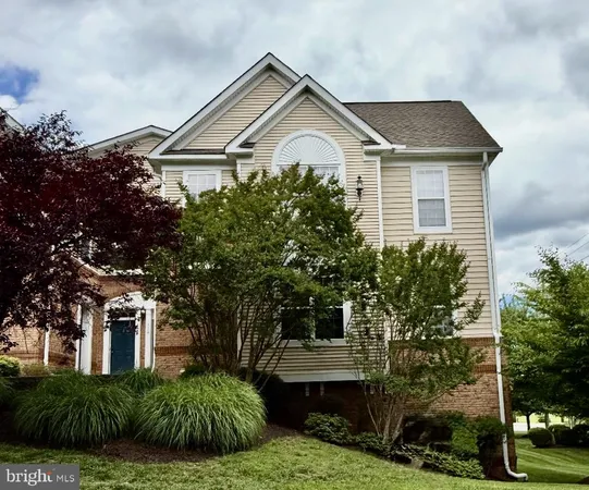 $449,000 | 43920 Hickory Corner Terrace, Unit 114, Ashburn, VA 20147