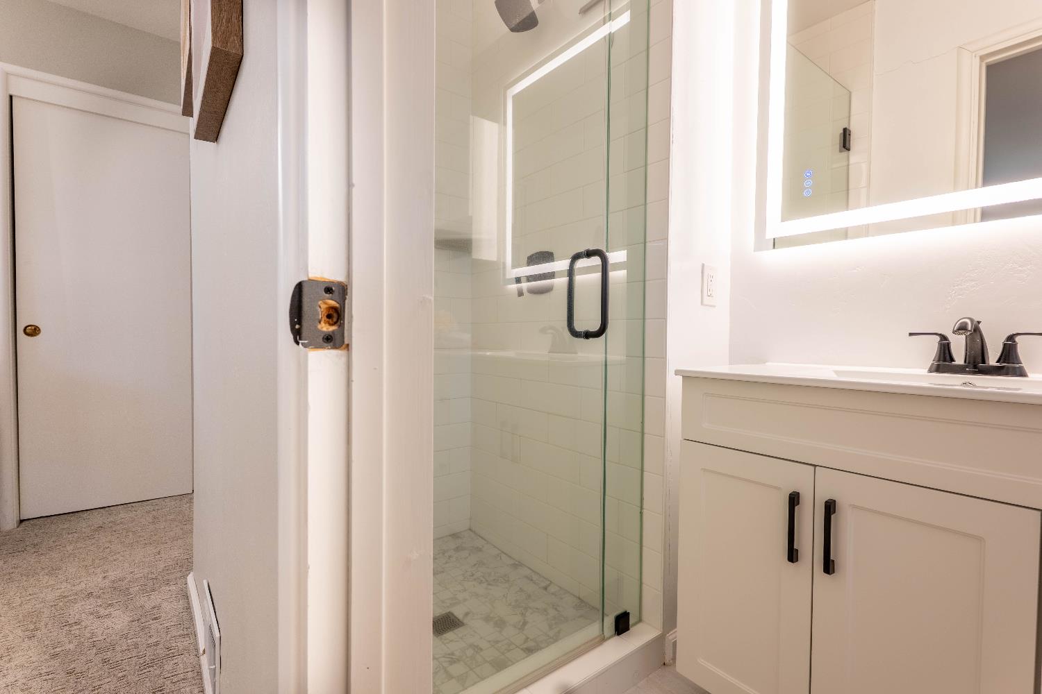 4631 Nickles Way Sacramento, CA 95864 - Photo 27 of 40 a bathroom with a shower