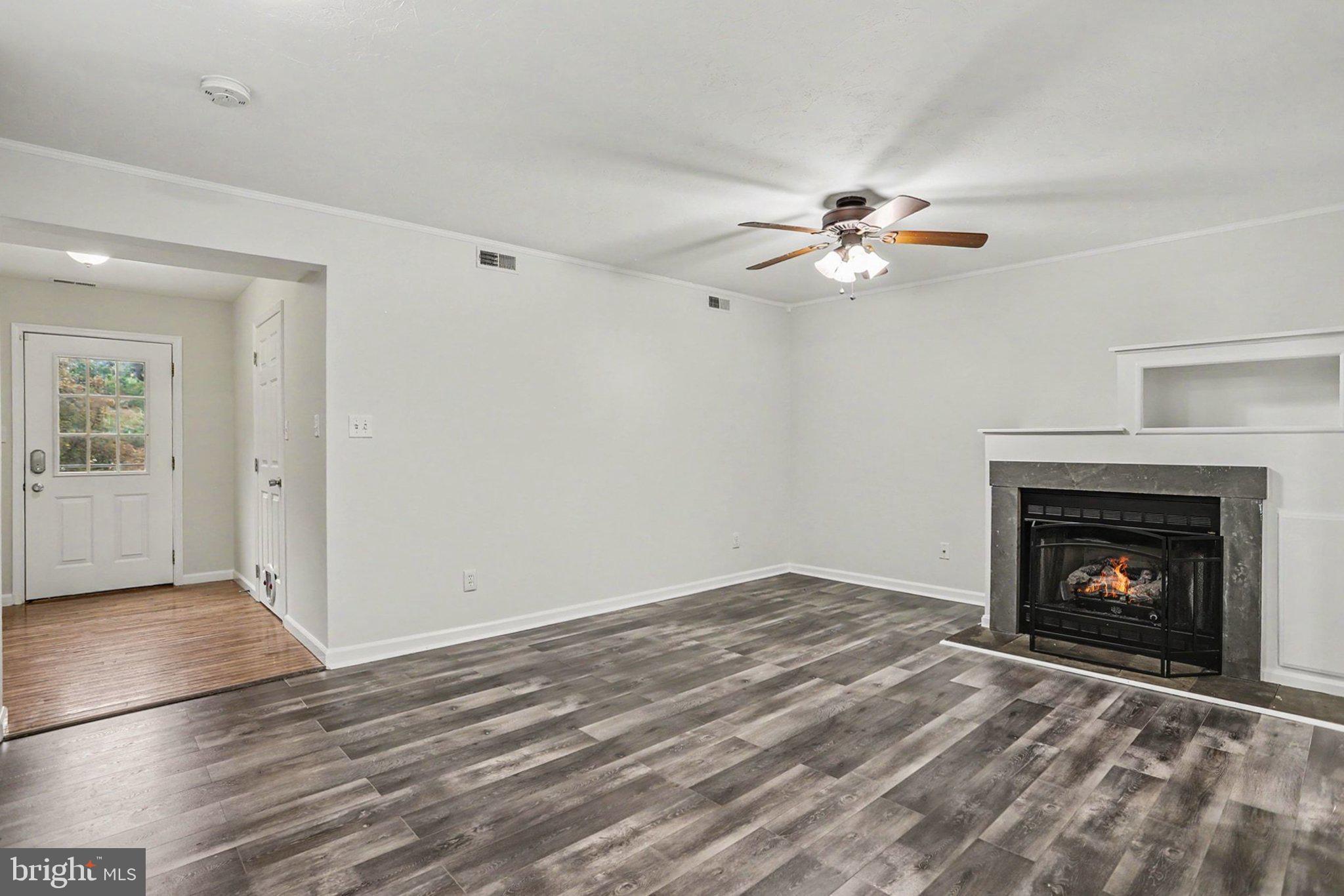 436 Springbrook Court, Unit E1 Hanover, PA 17331 - Photo 14 of 36 Living Room