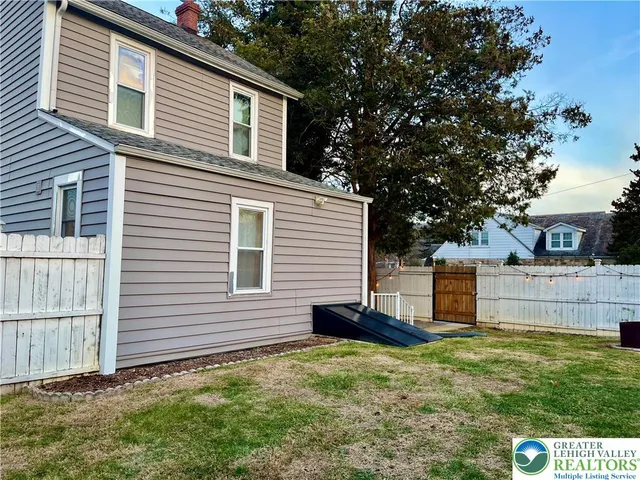 $337,000 | 302 North 2nd Street, Emmaus, PA 18049
