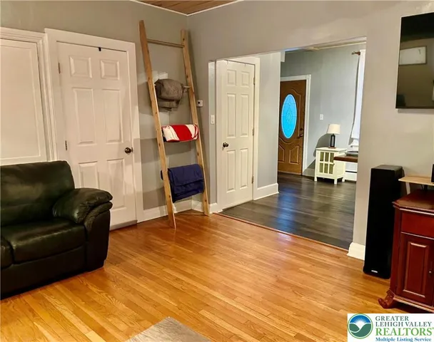 $337,000 | 302 North 2nd Street, Emmaus, PA 18049