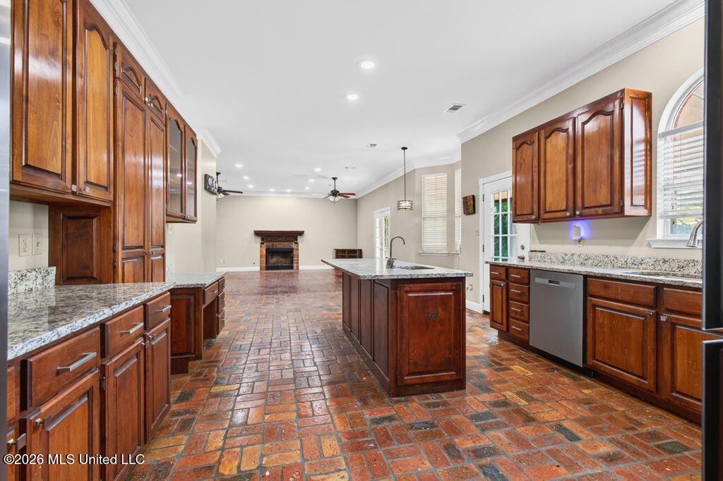 2013 Rue Ulysse Biloxi, MS 39531 - Photo 25 of 70 2013RueUlysse-20