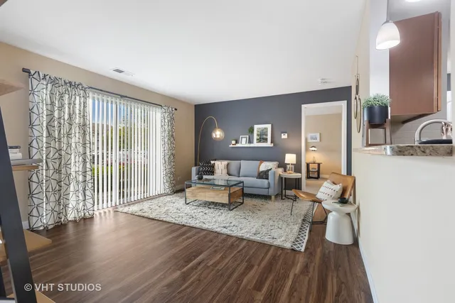 $2,449 | 84 Sterling Circle, Unit 202, Wheaton, IL 60189