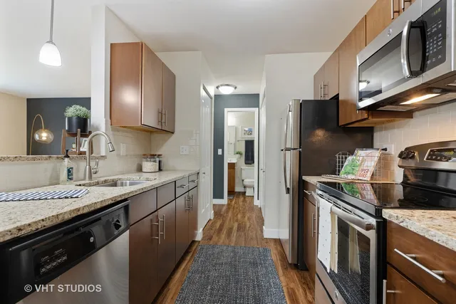 $2,449 | 84 Sterling Circle, Unit 202, Wheaton, IL 60189