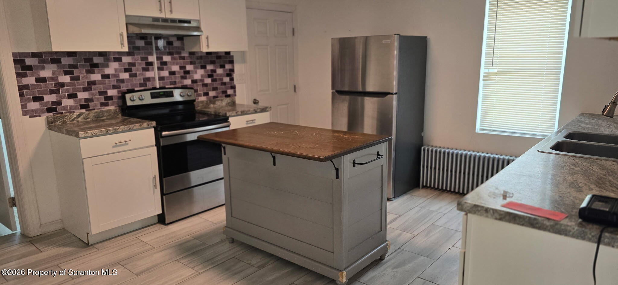 130 Buttonwood Street Jessup, PA 18434 - Photo 4 of 13 buttonwood kitchen