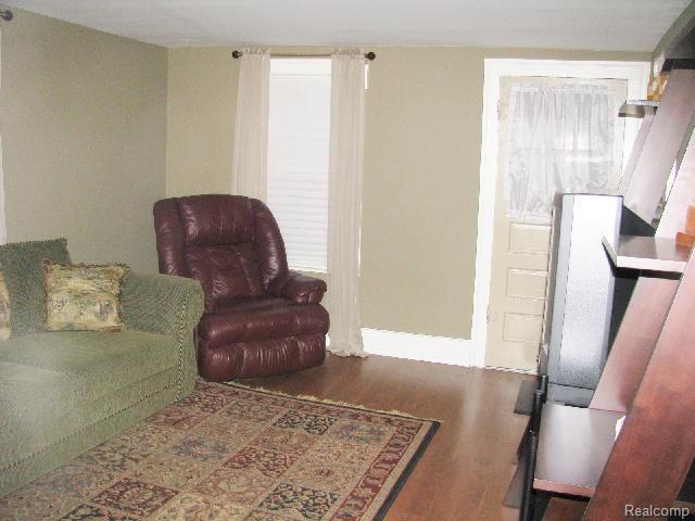 328 Benjamin Street Romeo, MI 48065 - Photo 3 of 13 Benjamin 328 #3 Living Room #1