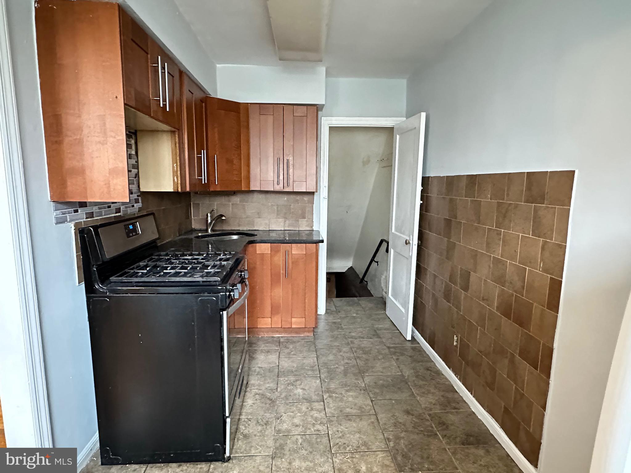 3237 Tyson Avenue Philadelphia, PA 19149 - Photo 4 of 10