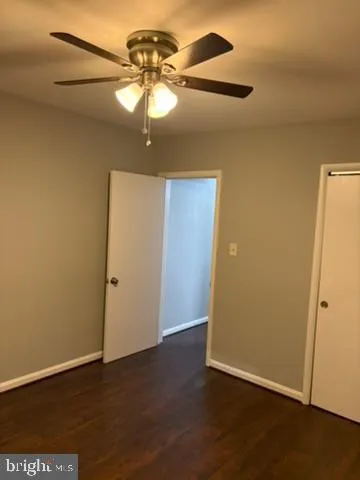 a brick building that has a lots of windows in it