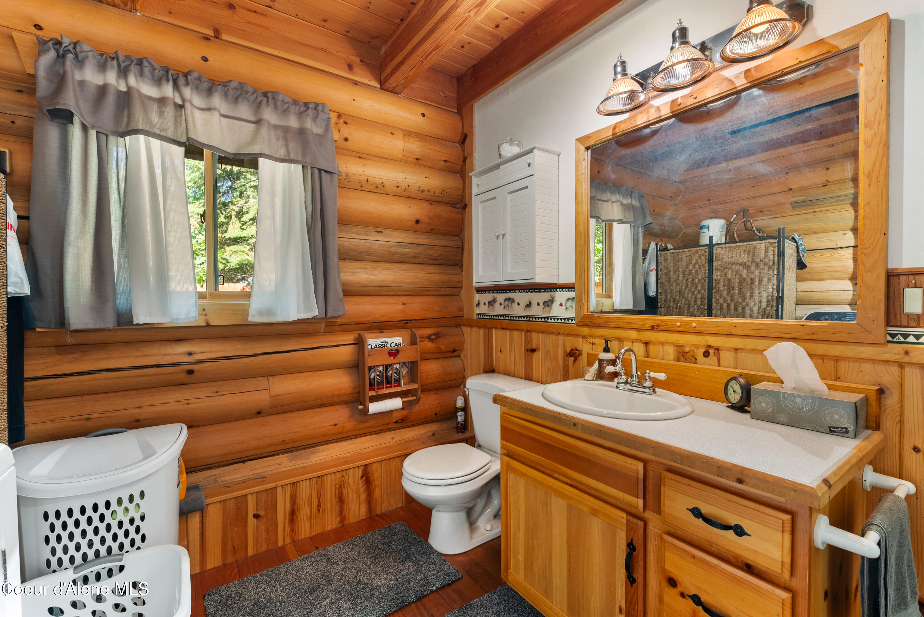 70 Hawkins Road Sagle, ID 83860 - Photo 10 of 30 Guest Bath