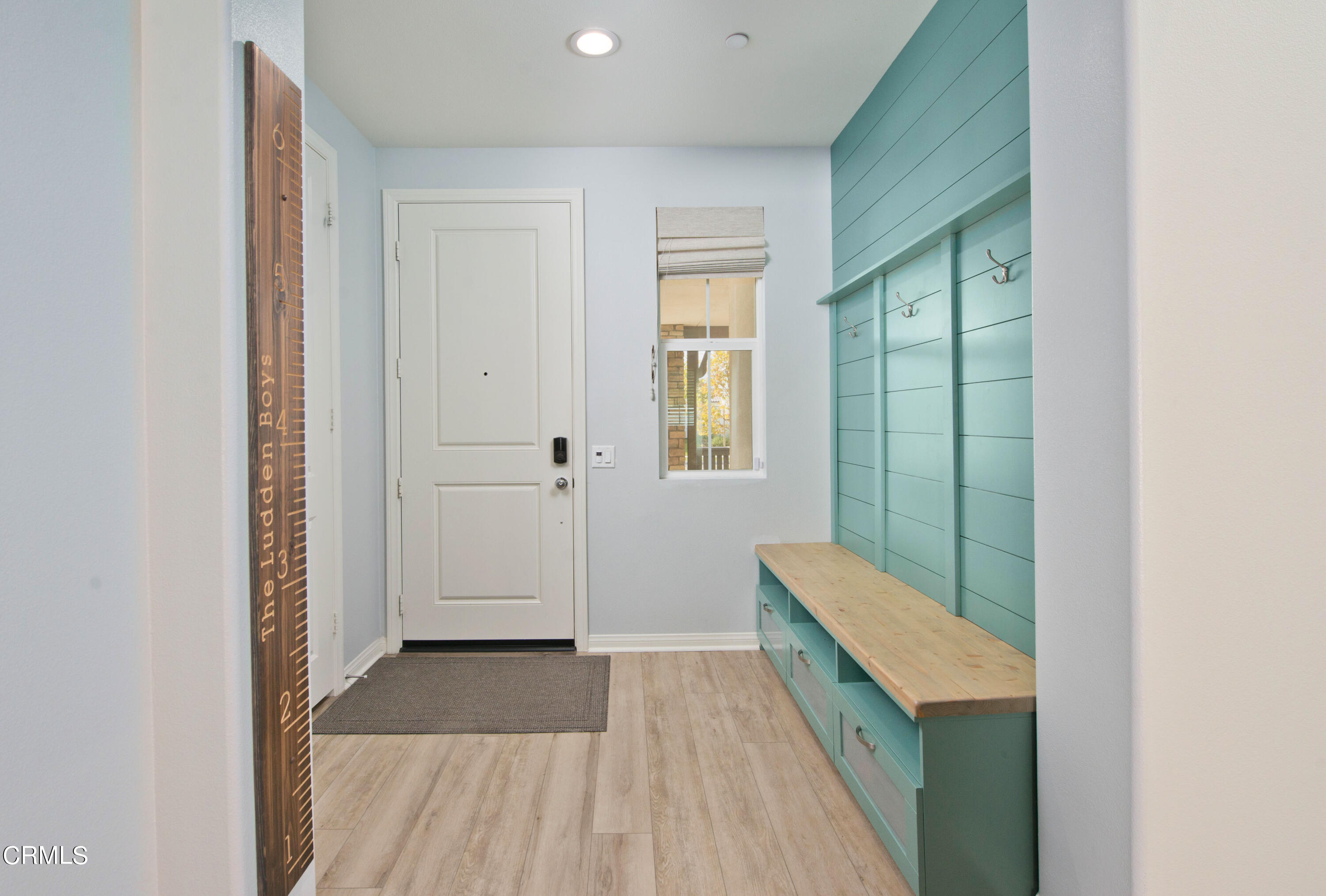 385 Azalea Street Fillmore, CA 93015 - Photo 20 of 50 a view of hallway with windows