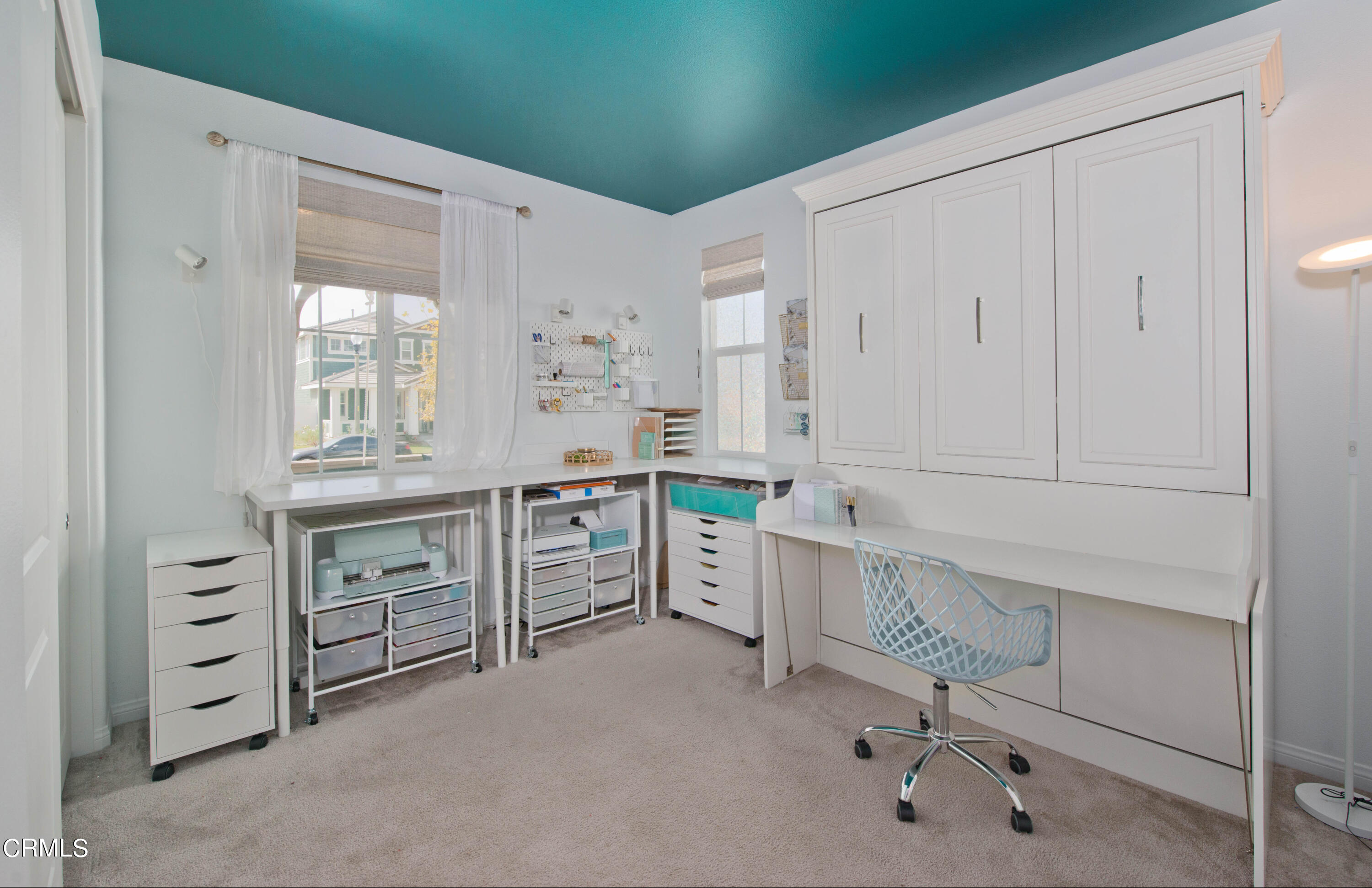 385 Azalea Street Fillmore, CA 93015 - Photo 21 of 50 a room with a desk and chair
