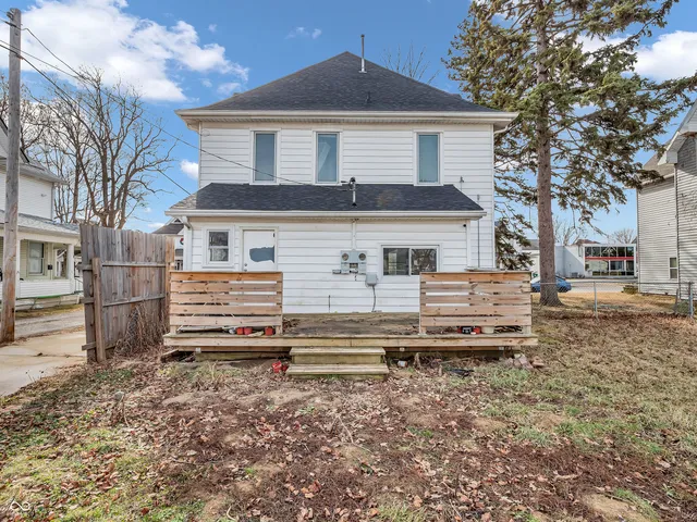 $215,000 | 422 East Main Street, Lebanon, IN 46052