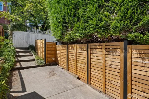 $975,000 | 2580 5th Avenue West, Seattle, WA 98119