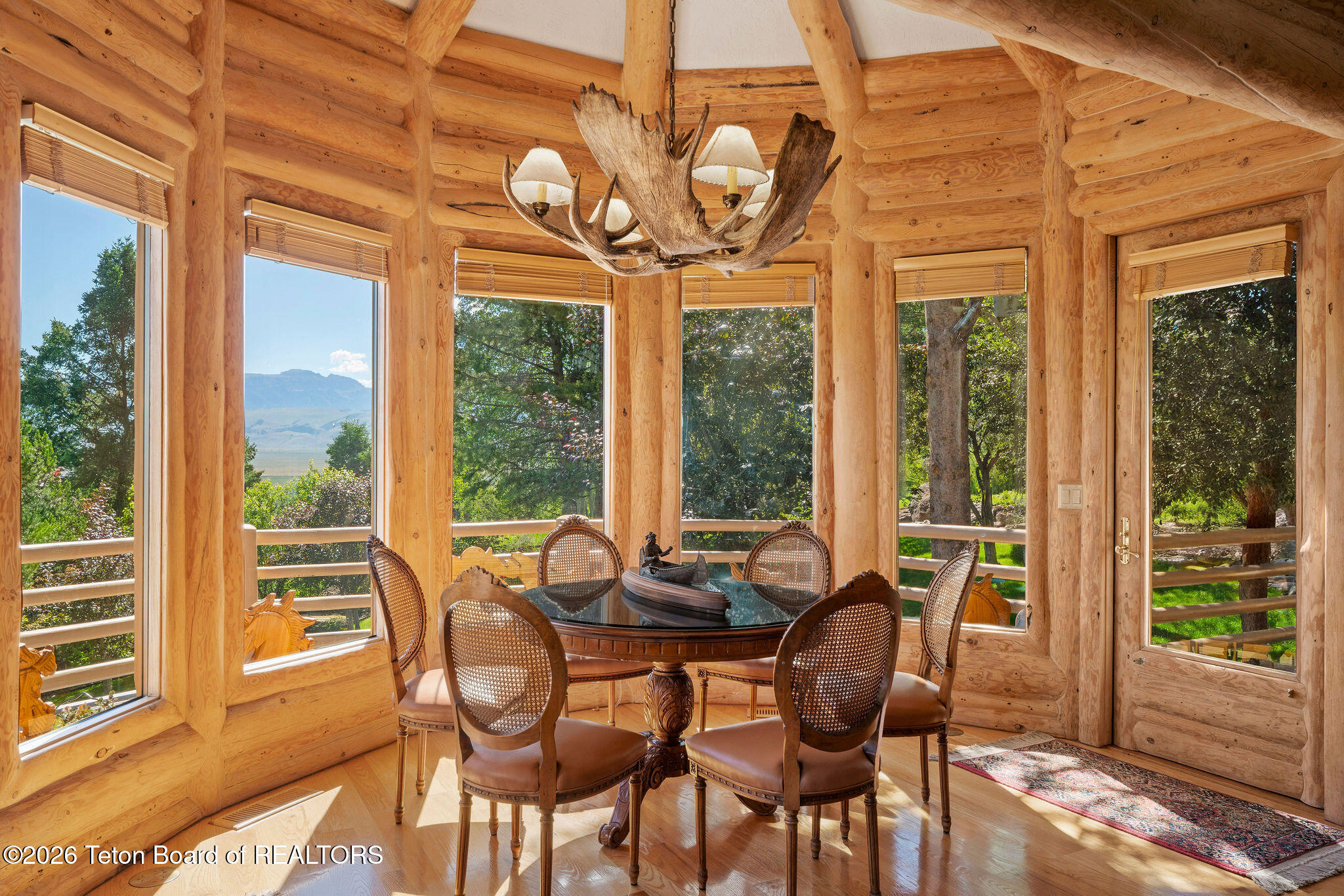 1095 Grand View Road Jackson, WY 83001 - Photo 11 of 39 Dining