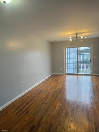 $2,600 | 537 South 18th Street, Newark, NJ 07103