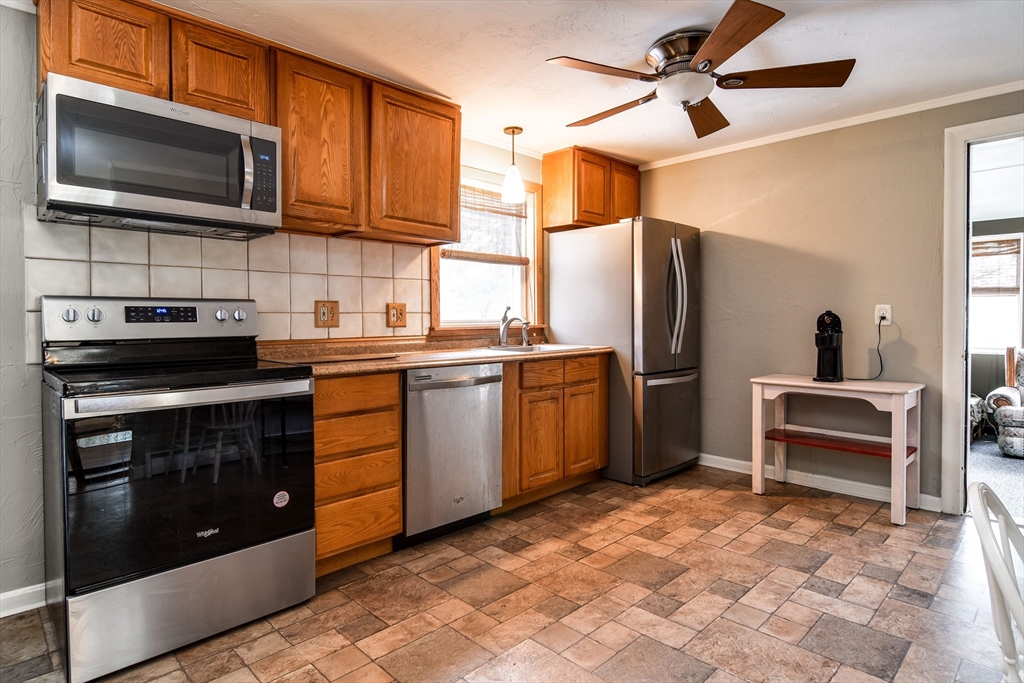 54 Shaw Farm Road Holliston, MA 01746 - Photo 6 of 18