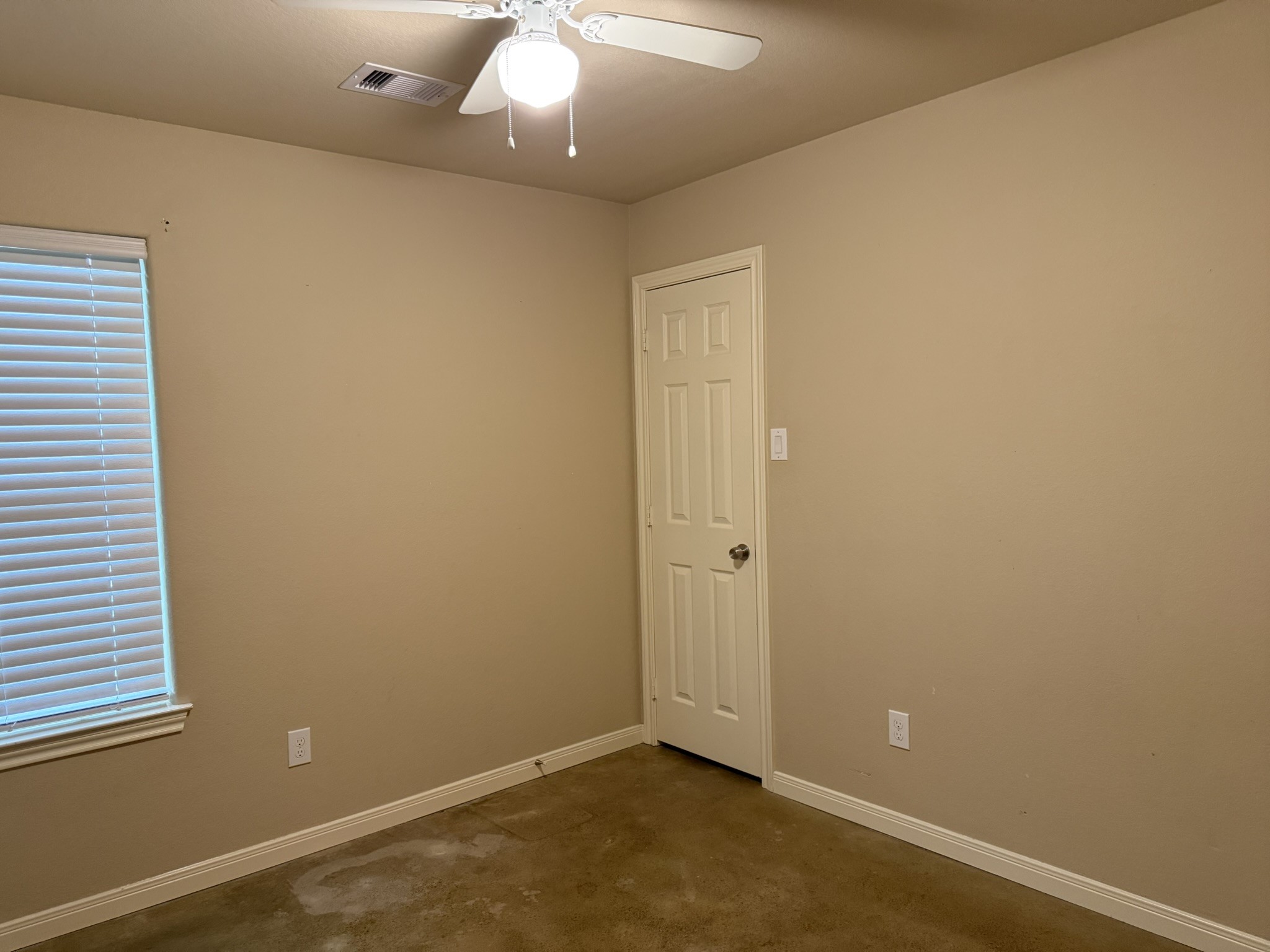 11817 13th Street Santa Fe, TX 77510 - Photo 16 of 23 Secondary bedroom with large closet.