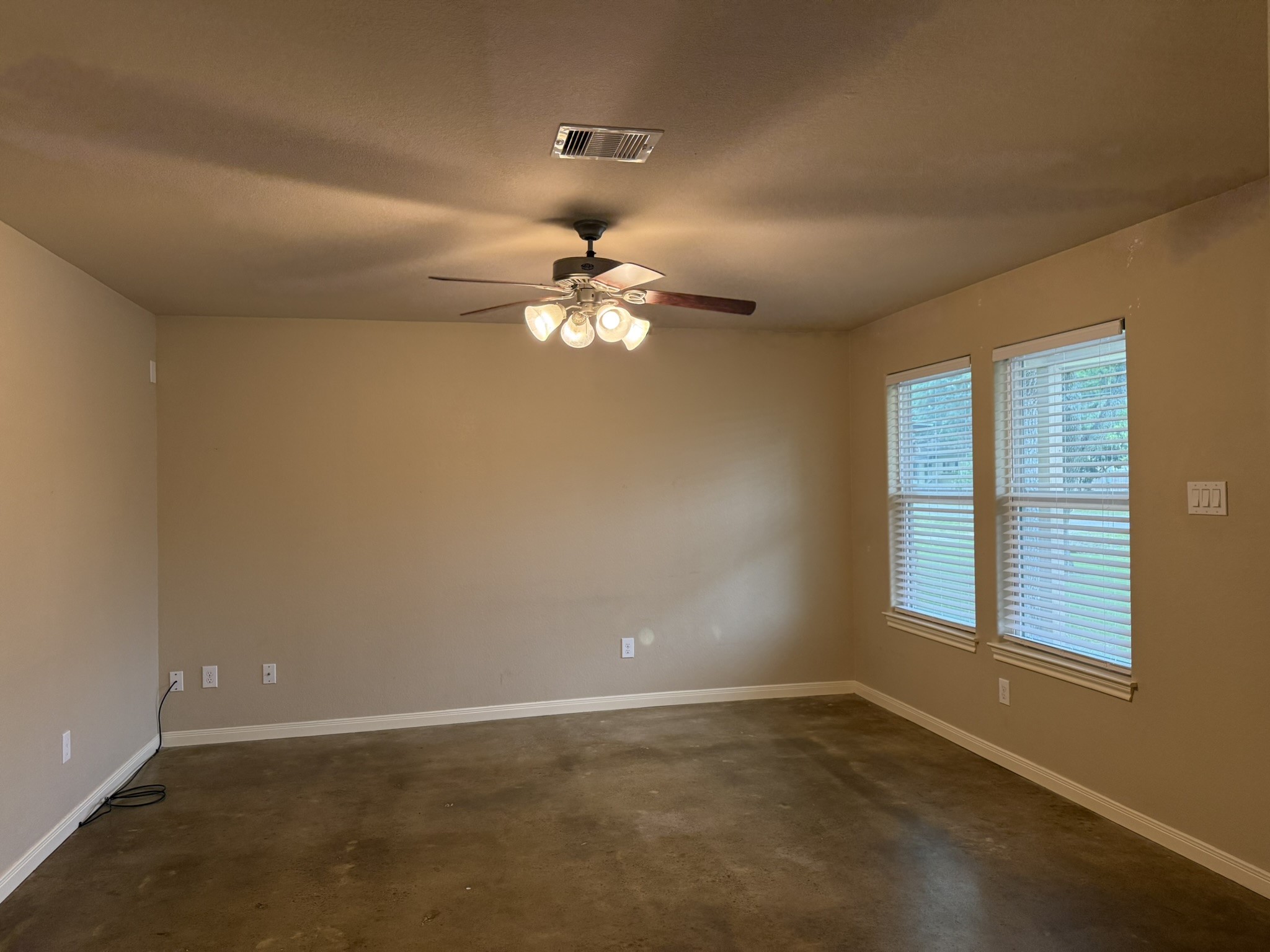 11817 13th Street Santa Fe, TX 77510 - Photo 2 of 23 Living room