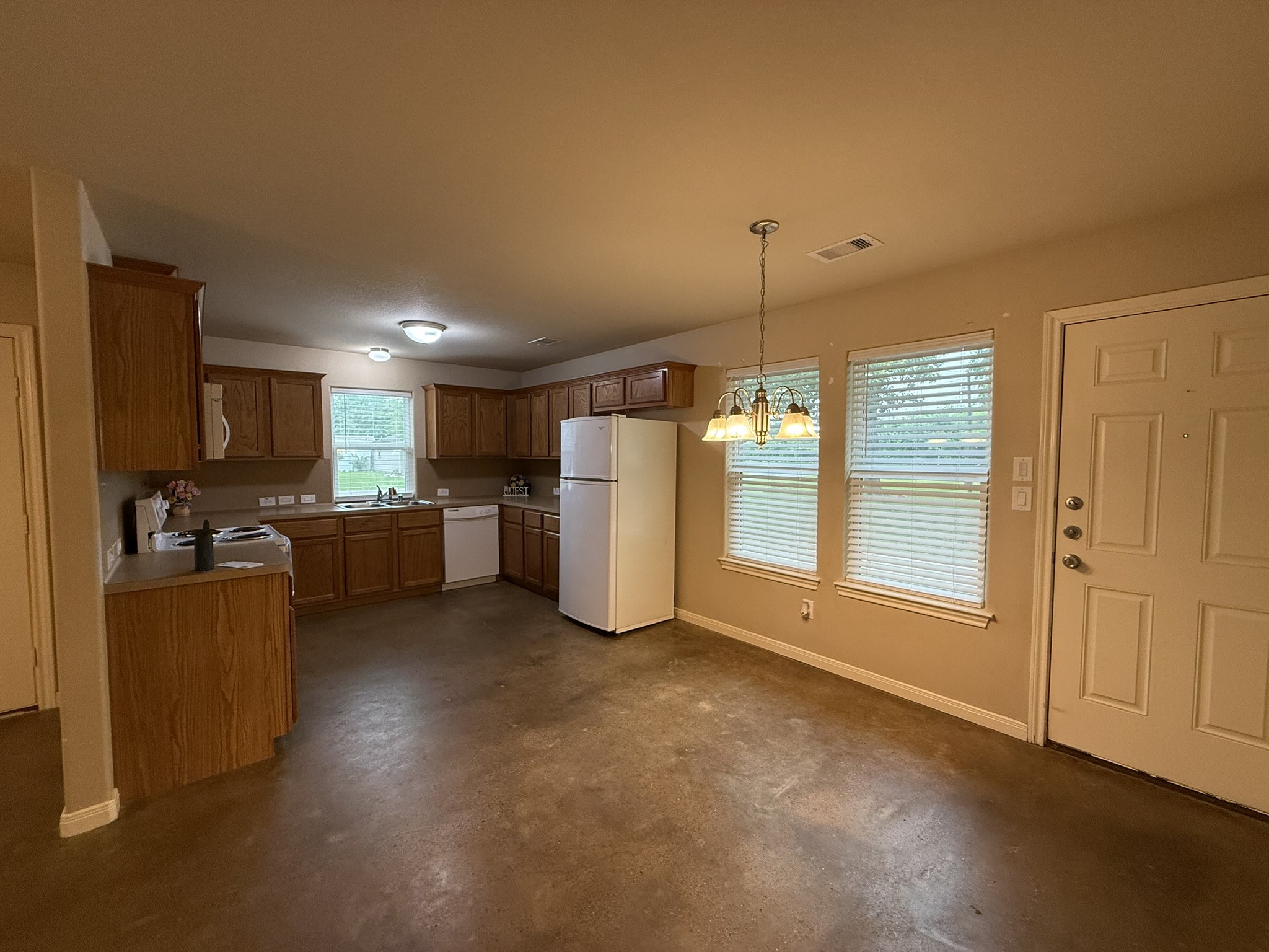 11817 13th Street Santa Fe, TX 77510 - Photo 5 of 23 Dining room and door to the backyard.