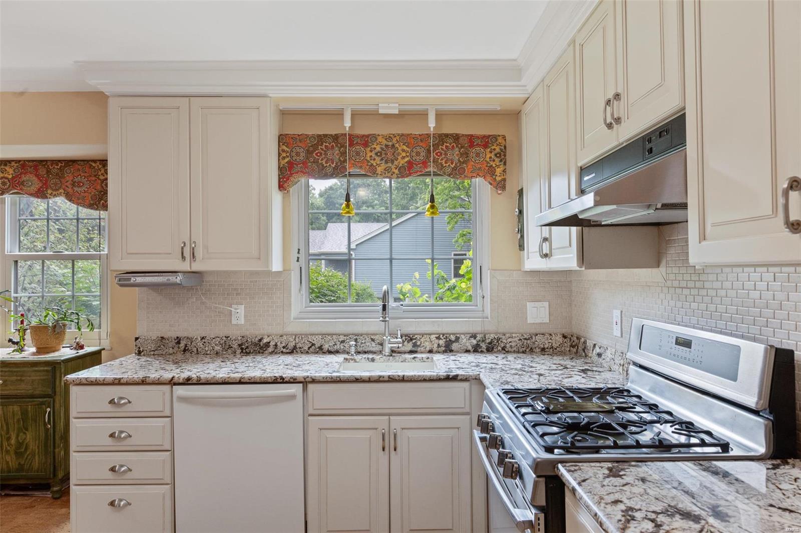 901 Dielman Road Olivette, MO 63132 - Photo 4 of 27 Gallery Image 4