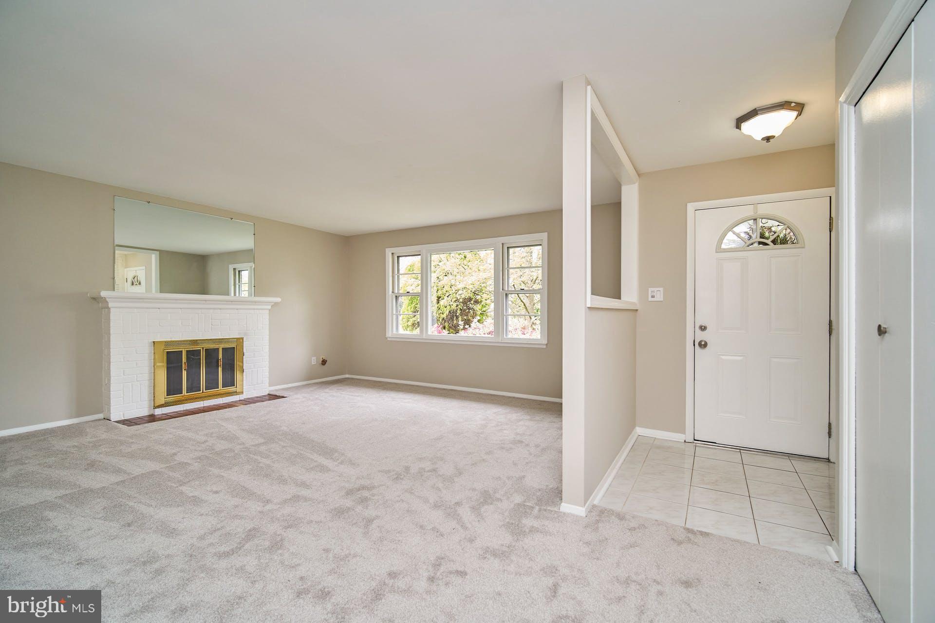 5312 Ferndale Street Springfield, VA 22151 - Photo 4 of 31 Foyer / Living room with big picture window
