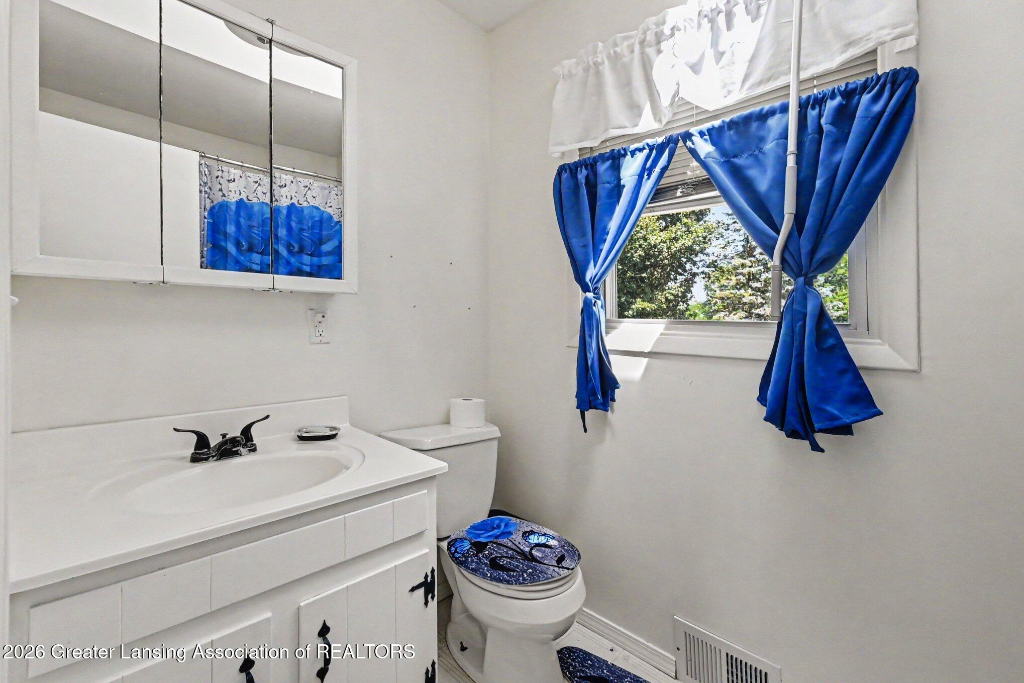 1072 Otto Road Charlotte, MI 48813 - Photo 18 of 27 019_file_3375