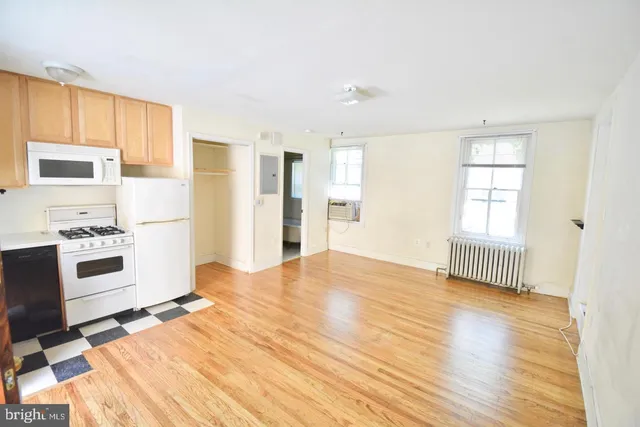 $900 | 247 West Rittenhouse Street, Unit 1D, Philadelphia, PA 19144