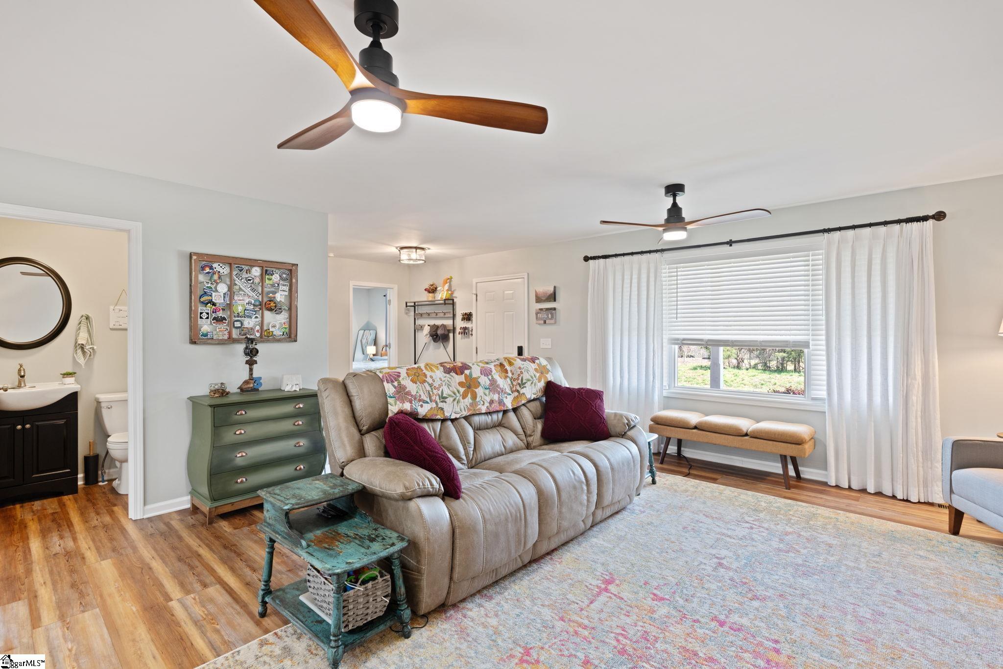 2762 Allen Bridge Road Fountain Inn, SC 29644 - Photo 5 of 41