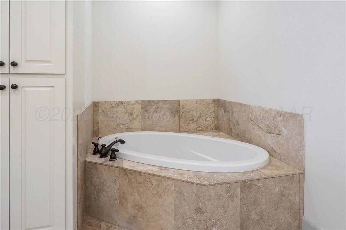 6107 Blue Sage Circle Amarillo, TX 79124 - Photo 39 of 79 19-Primary Bath