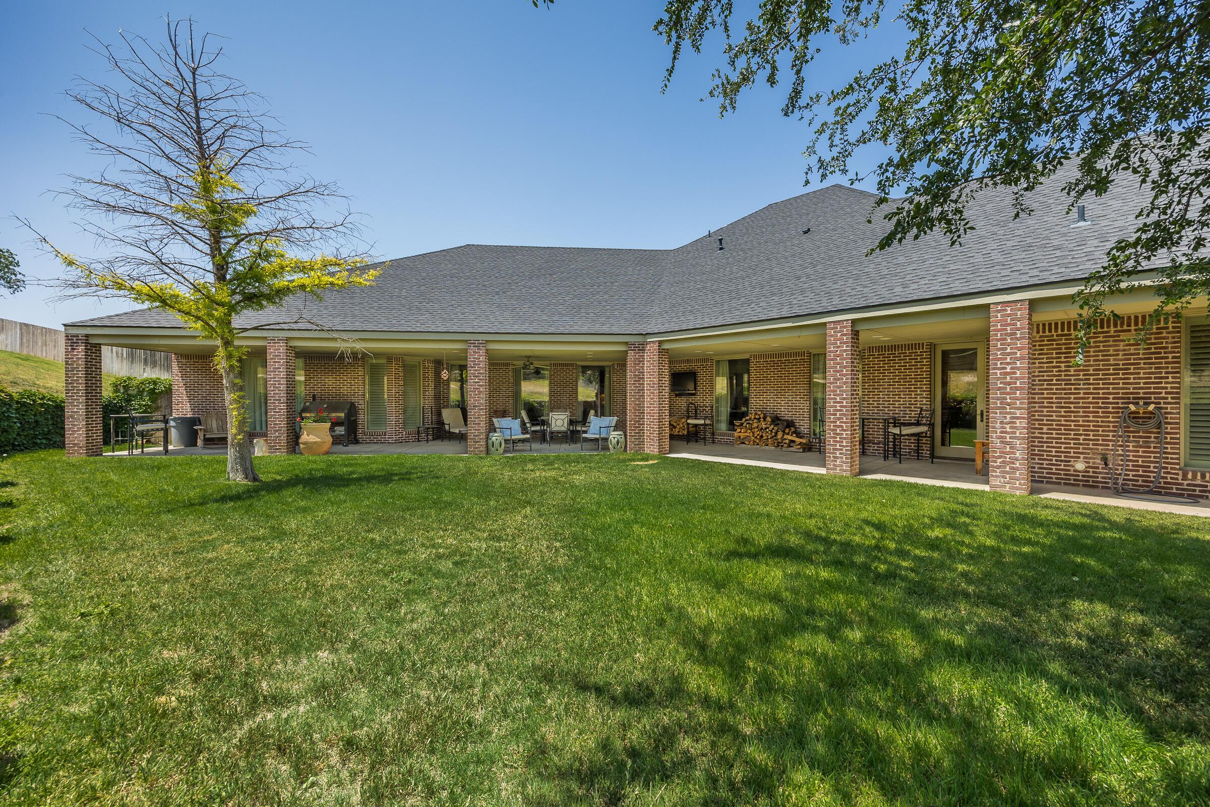 6107 Blue Sage Circle Amarillo, TX 79124 - Photo 74 of 79 front view of a house with a garden