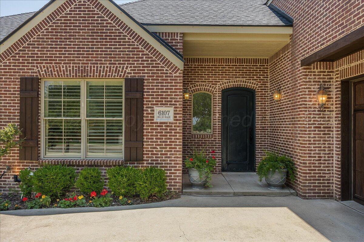 6107 Blue Sage Circle Amarillo, TX 79124 - Photo 78 of 79 a front view of a house with a garden