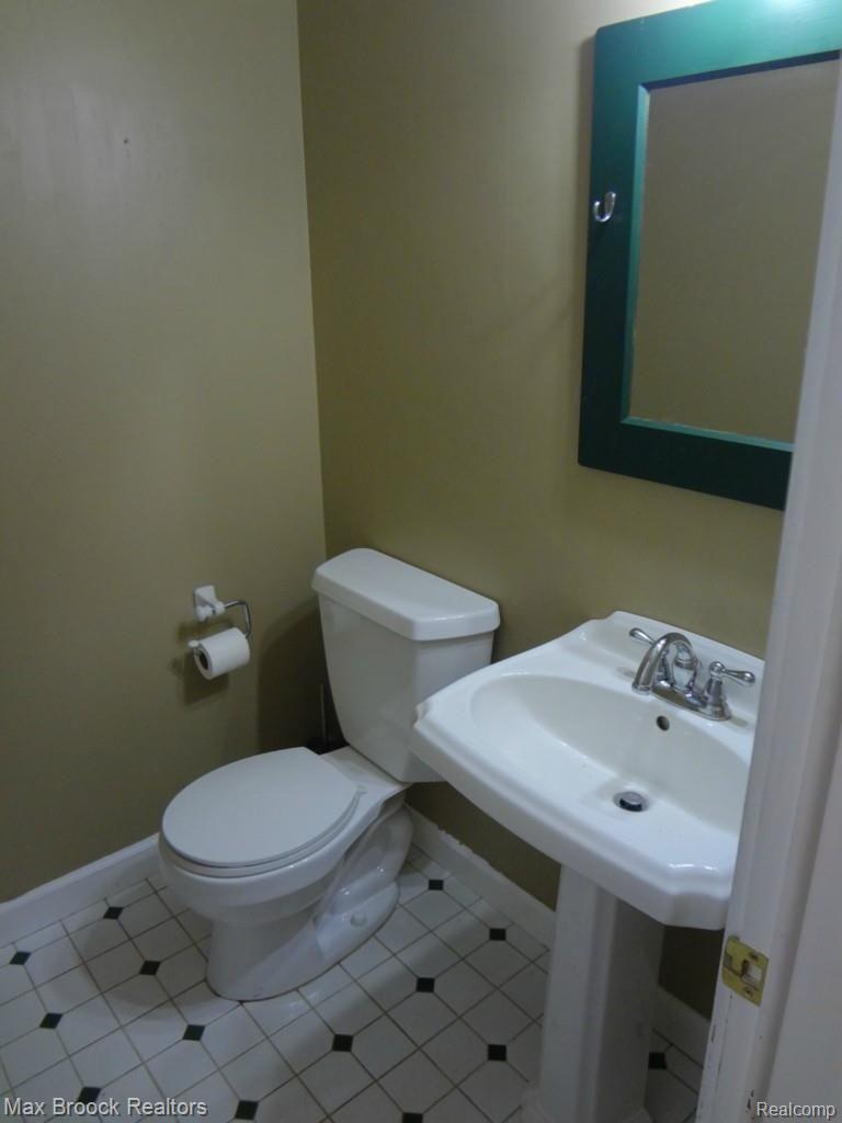 5276 Timber Ridge Trail Clarkston, MI 48346 - Photo 11 of 21 Main Level Half Bath