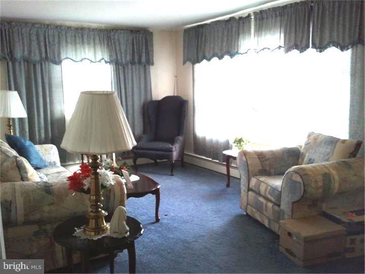 431 Creek Road Bellmawr, NJ 08031 - Photo 3 of 16 Living Room
