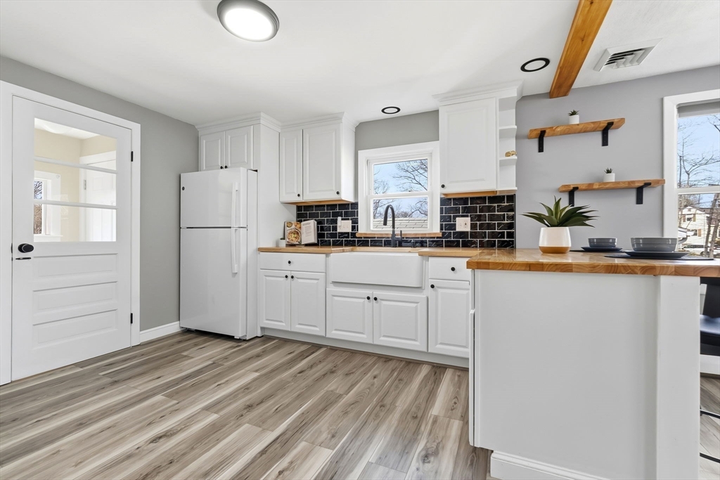 85 Riverbank Road Saugus, MA 01906 - Photo 4 of 26