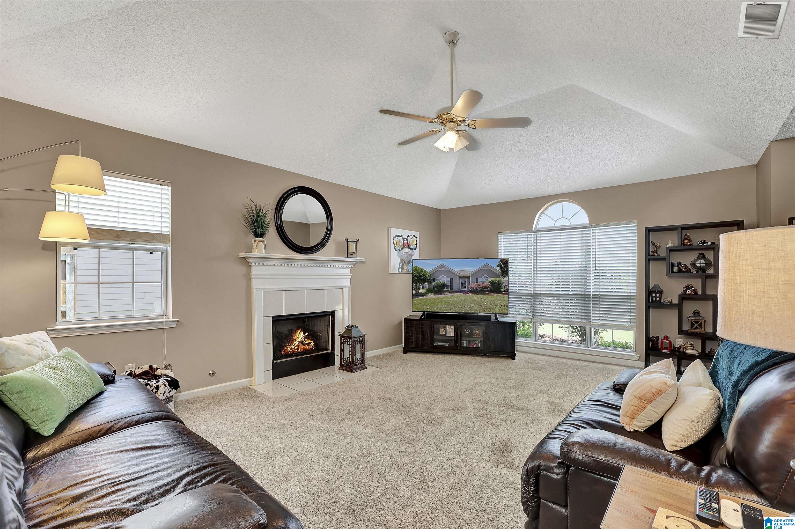 195 Stonecliff Circle Pelham, AL 35124 - Photo 4 of 25
