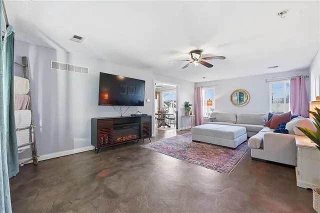 $275,000 | 1201 Maple Lane, Pleasant Hill, MO 64080