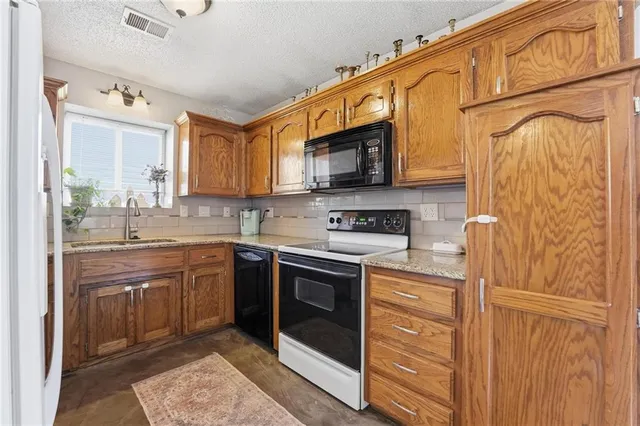 $275,000 | 1201 Maple Lane, Pleasant Hill, MO 64080